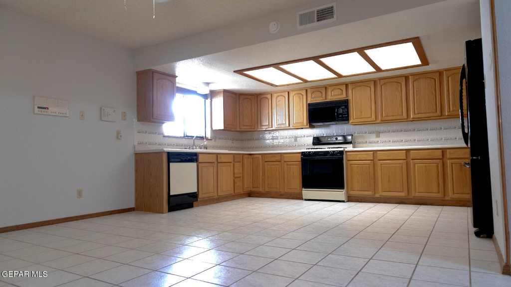 4521 R L Shoemaker Drive - Photo 3