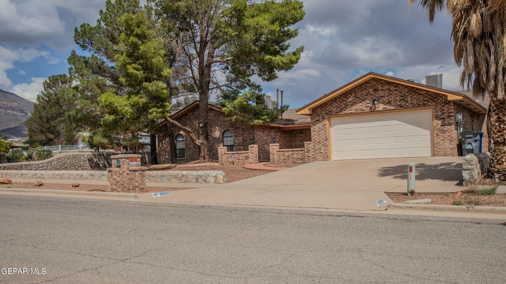 4521 R L Shoemaker Drive - Photo 0