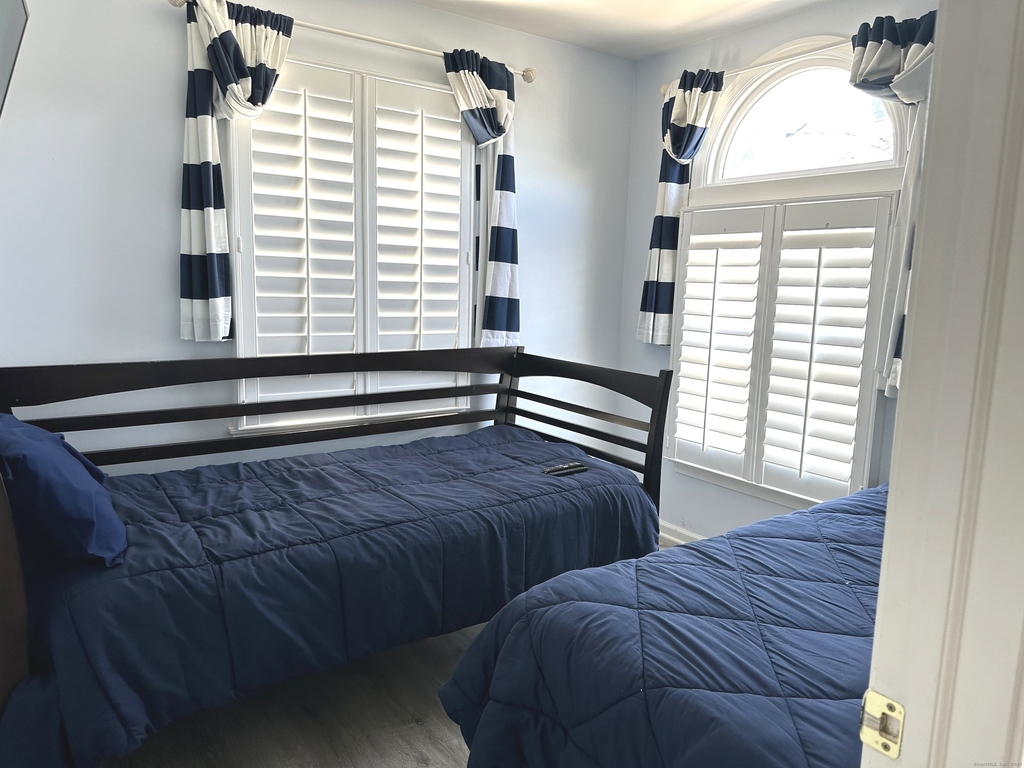 2149 Fairfield Beach Road - Photo 35