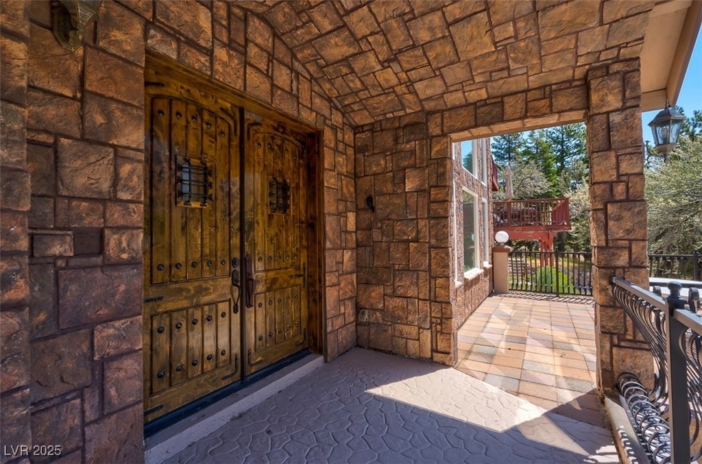 264 Crestview Drive - Photo 1
