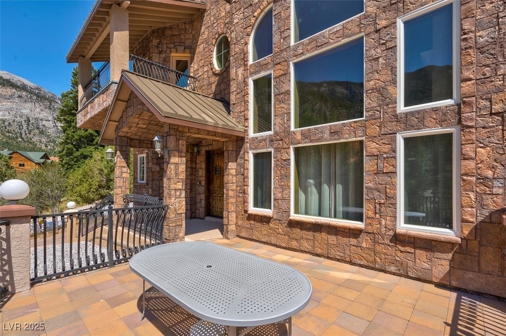 264 Crestview Drive - Photo 3