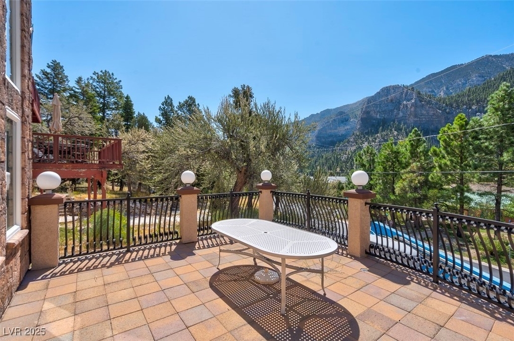 264 Crestview Drive - Photo 2