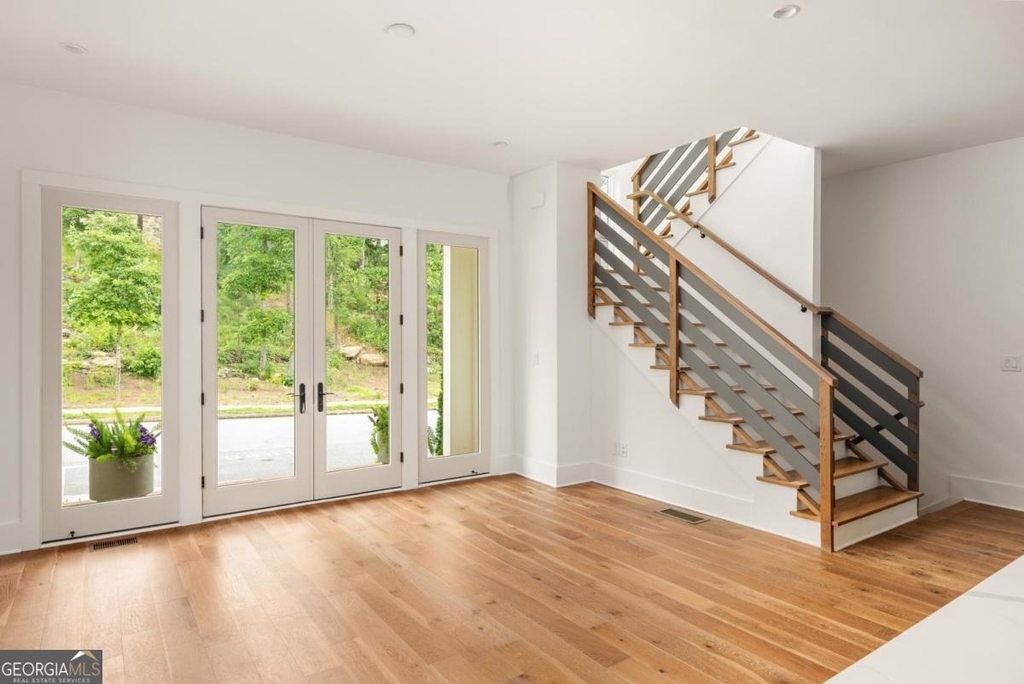 10904 Serenbe Lane - Photo 2