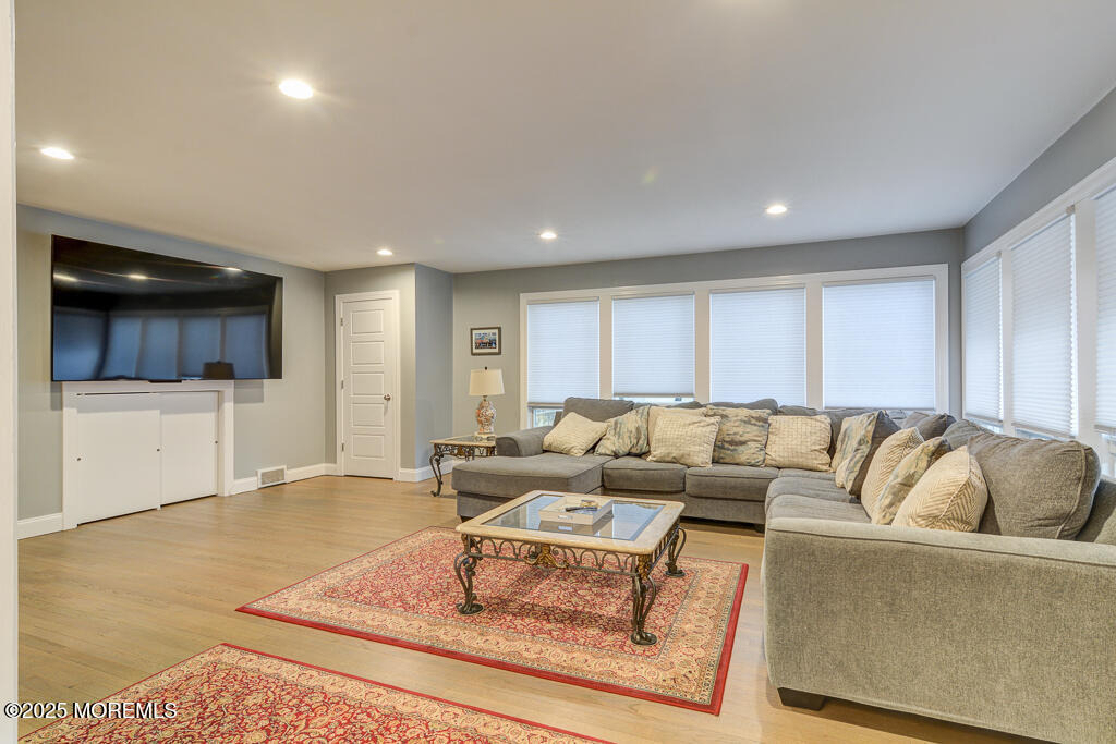 10 E Street - Photo 4