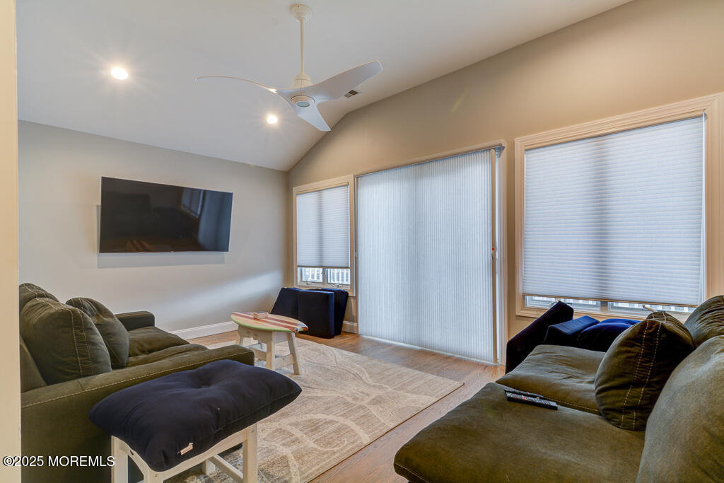 10 E Street - Photo 14