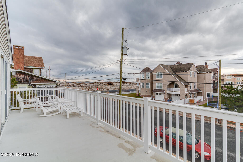10 E Street - Photo 17