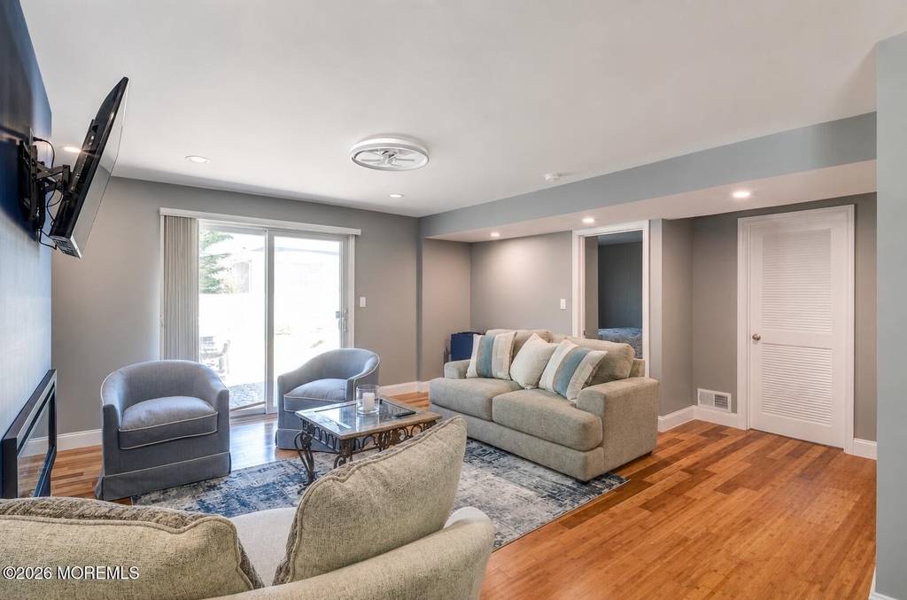 10 E Street - Photo 26