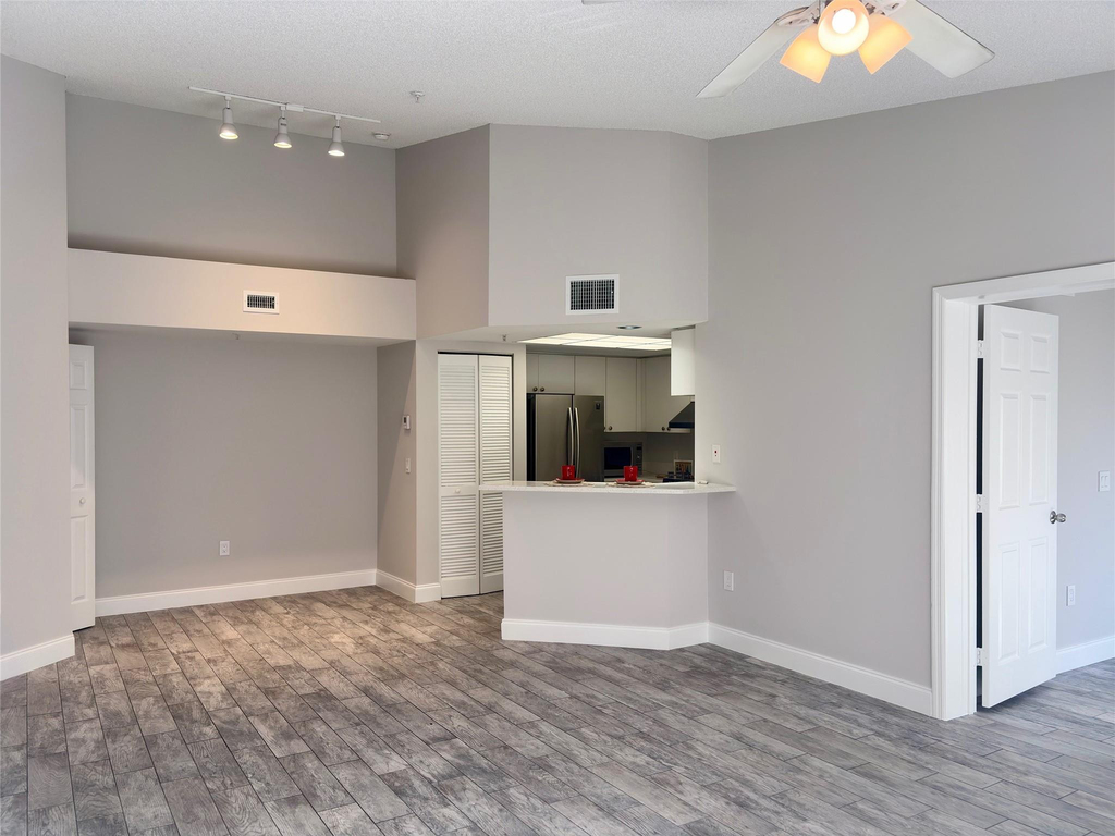 2119 Se 10th Avenue - Photo 7