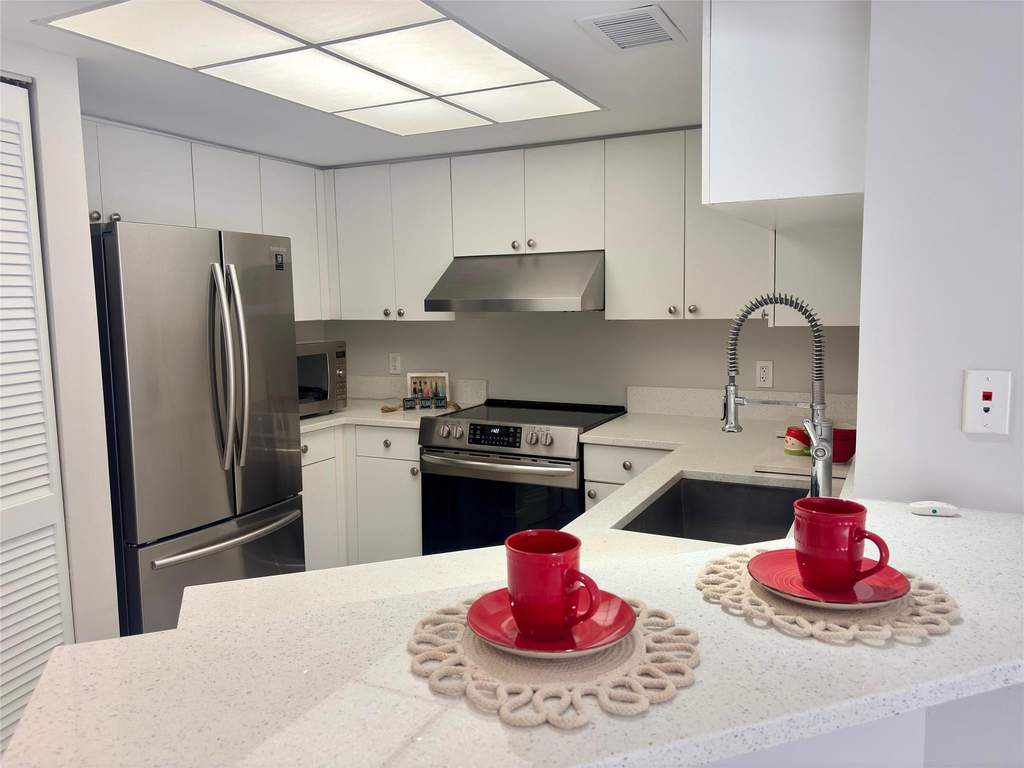 2119 Se 10th Avenue - Photo 3