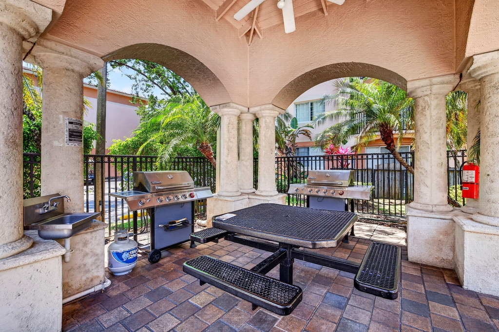 2119 Se 10th Avenue - Photo 44