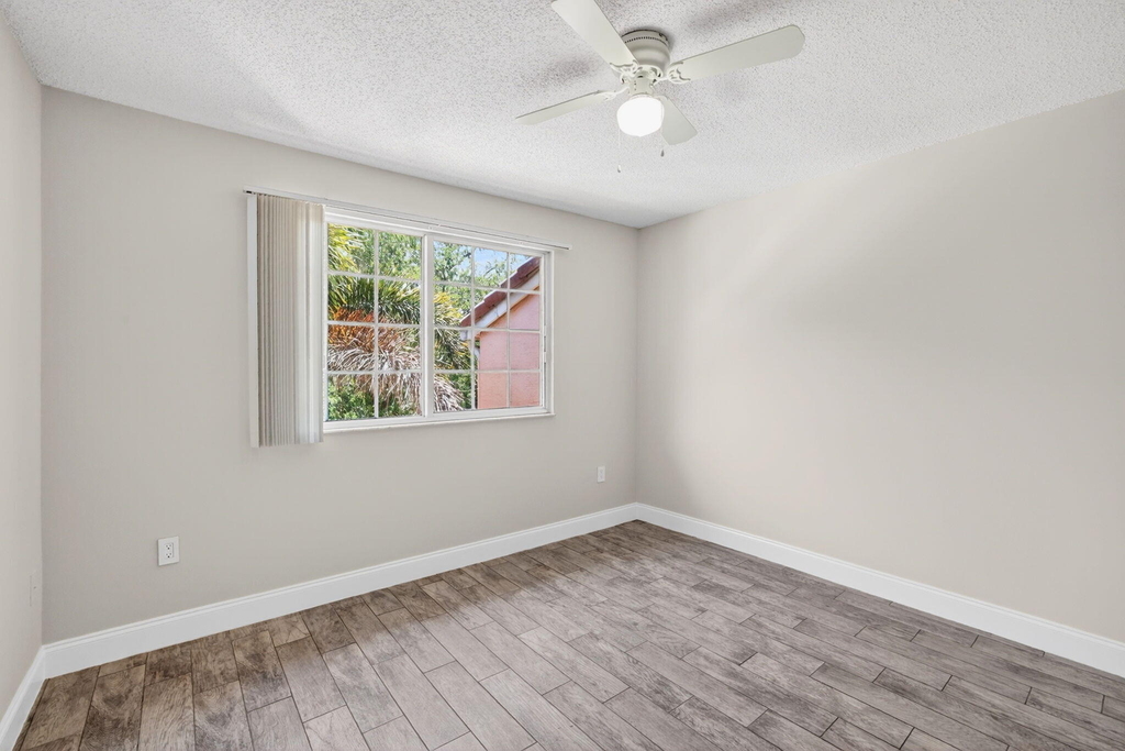 2119 Se 10th Avenue - Photo 28