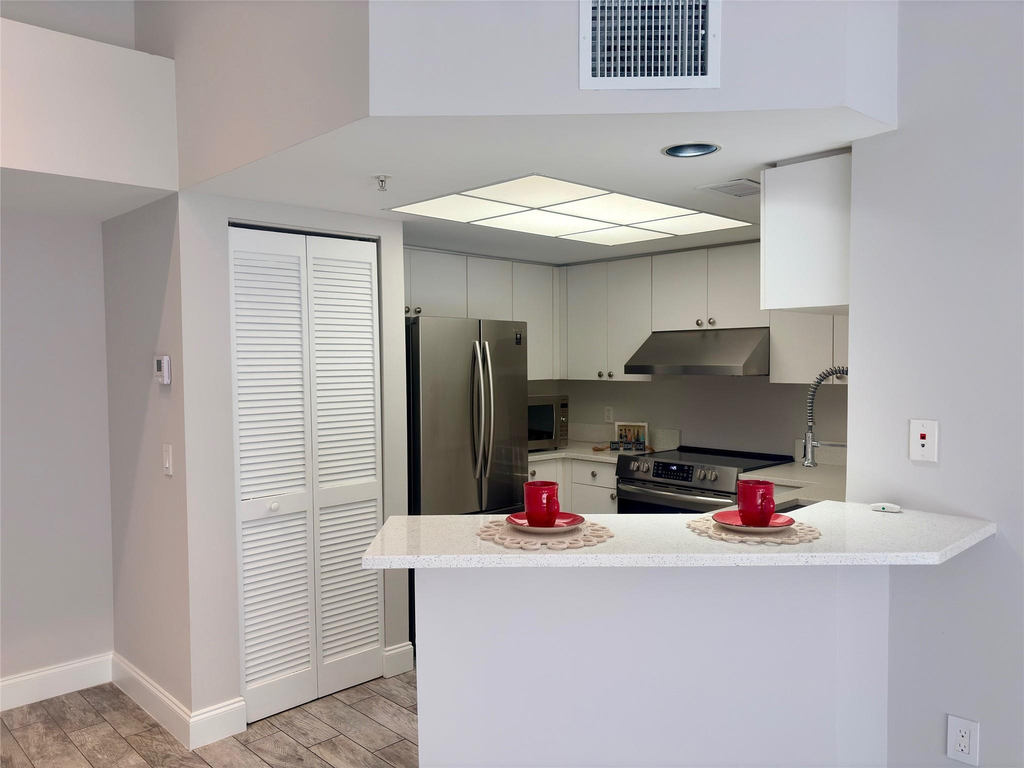 2119 Se 10th Avenue - Photo 2