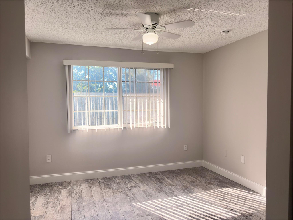 2119 Se 10th Avenue - Photo 13