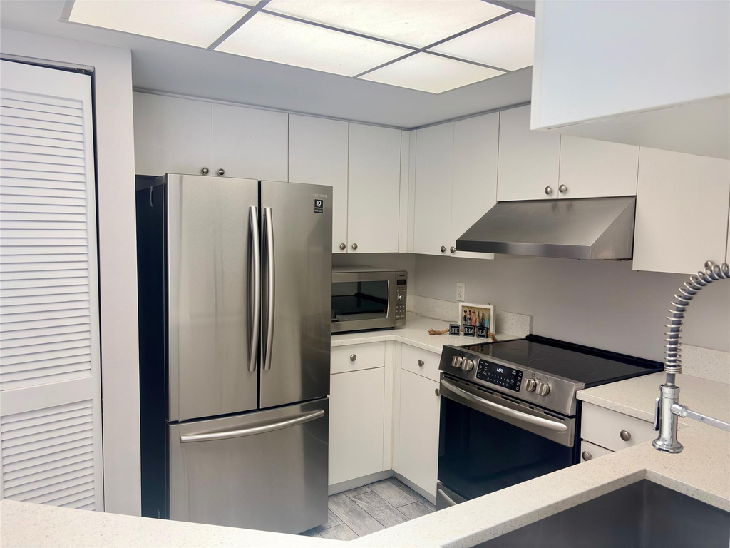 2119 Se 10th Avenue - Photo 8