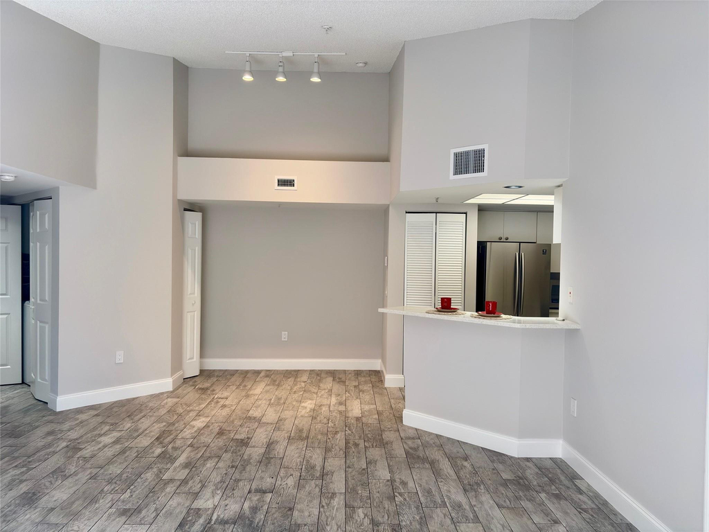 2119 Se 10th Avenue - Photo 5