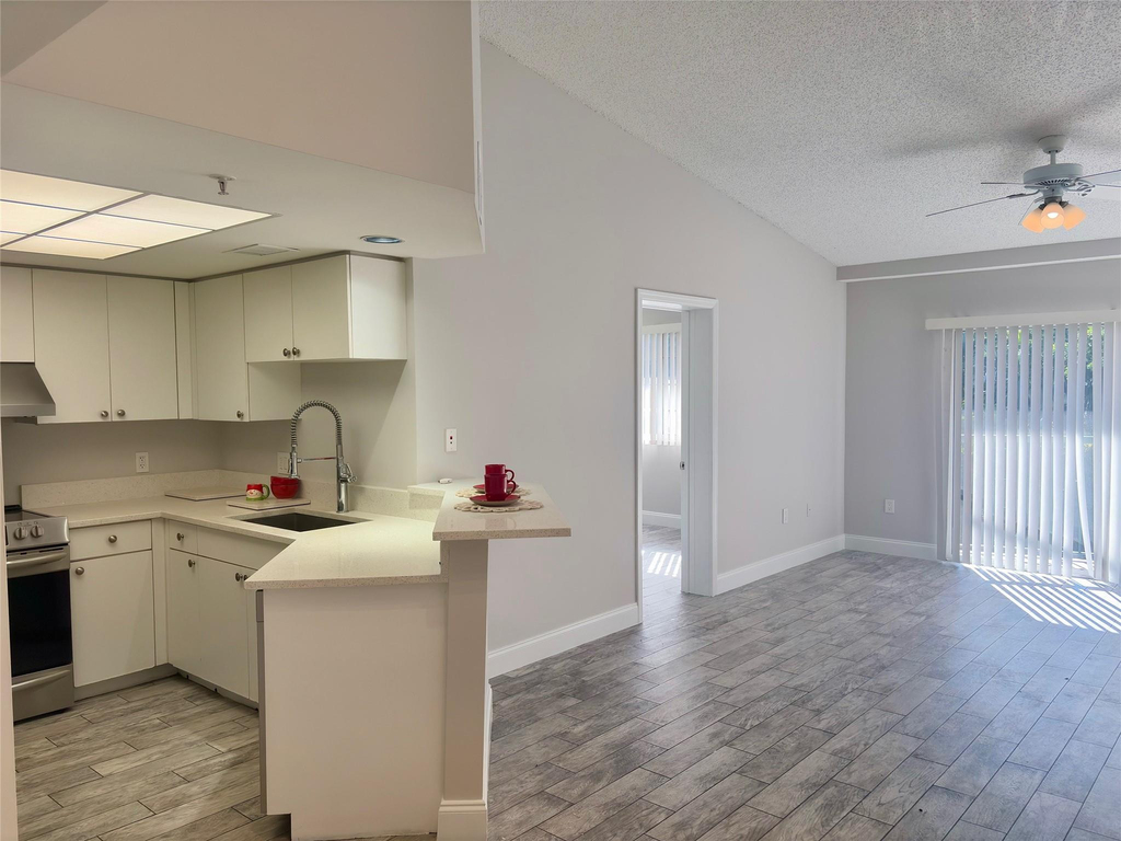 2119 Se 10th Avenue - Photo 9