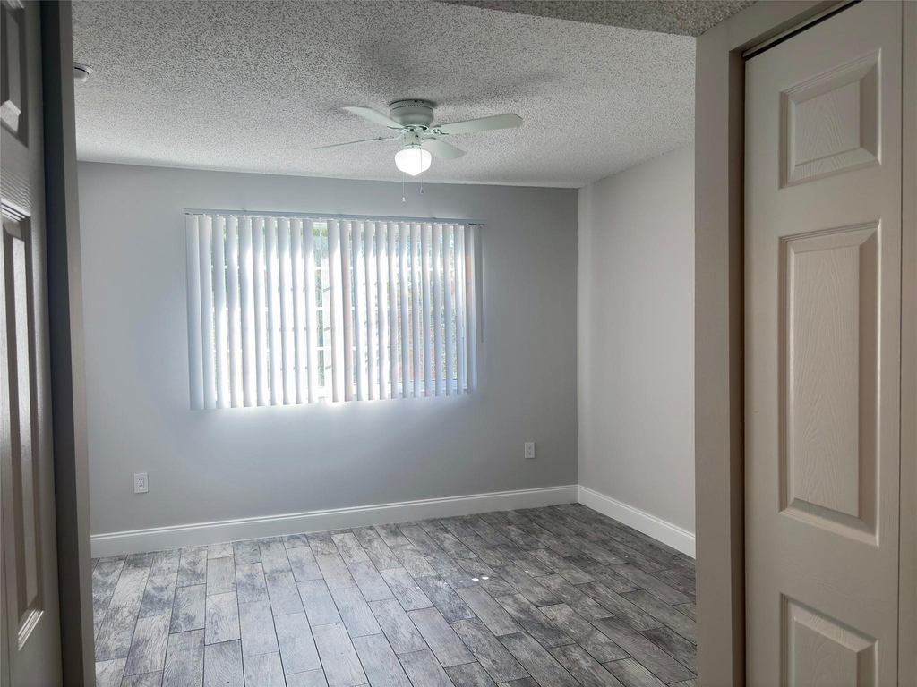 2119 Se 10th Avenue - Photo 11