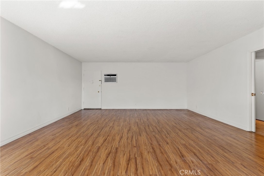 4924 Kester Avenue - Photo 3