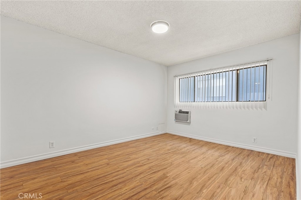 4924 Kester Avenue - Photo 11