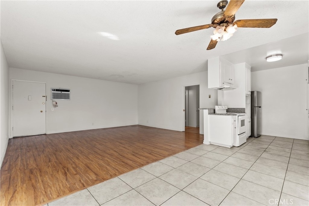 4924 Kester Avenue - Photo 2