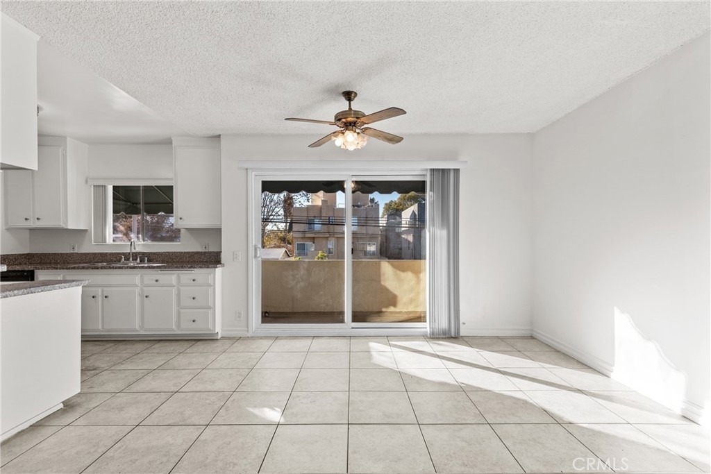 4924 Kester Avenue - Photo 6