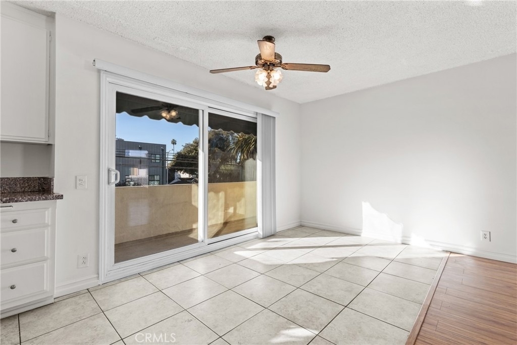 4924 Kester Avenue - Photo 8