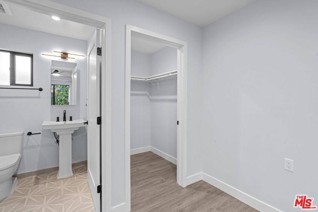 1518 1/4 Stearns Drive - Photo 12