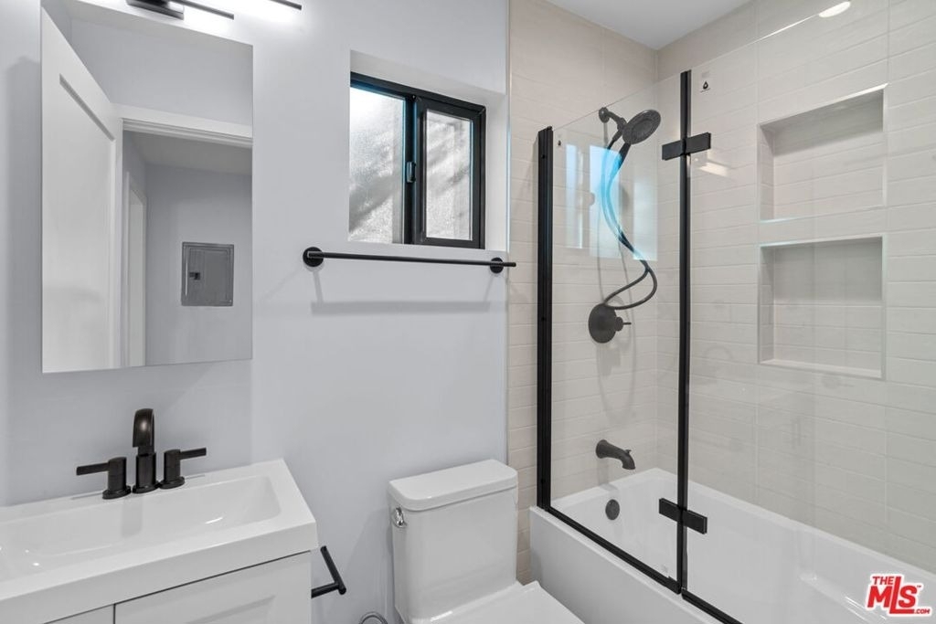1518 1/4 Stearns Drive - Photo 4