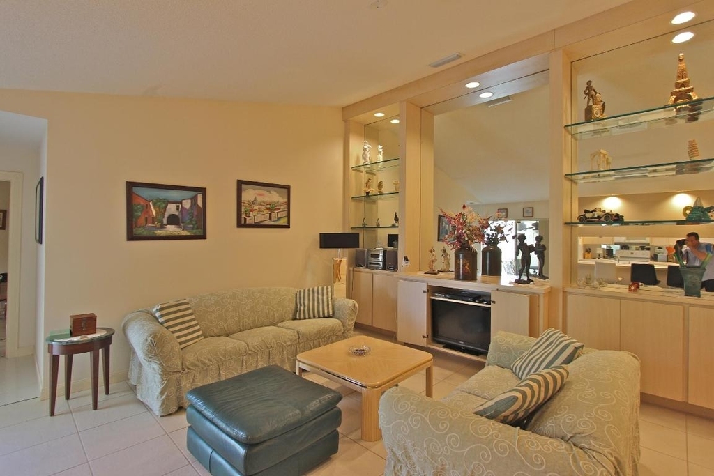 10201 Chapman Oak Court - Photo 4