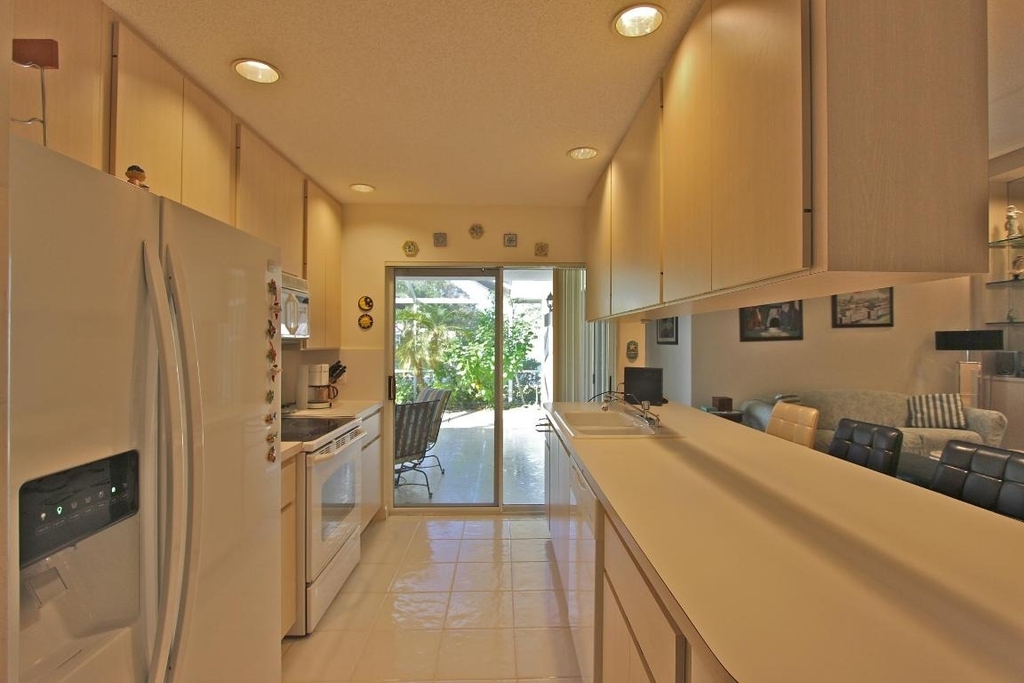 10201 Chapman Oak Court - Photo 7
