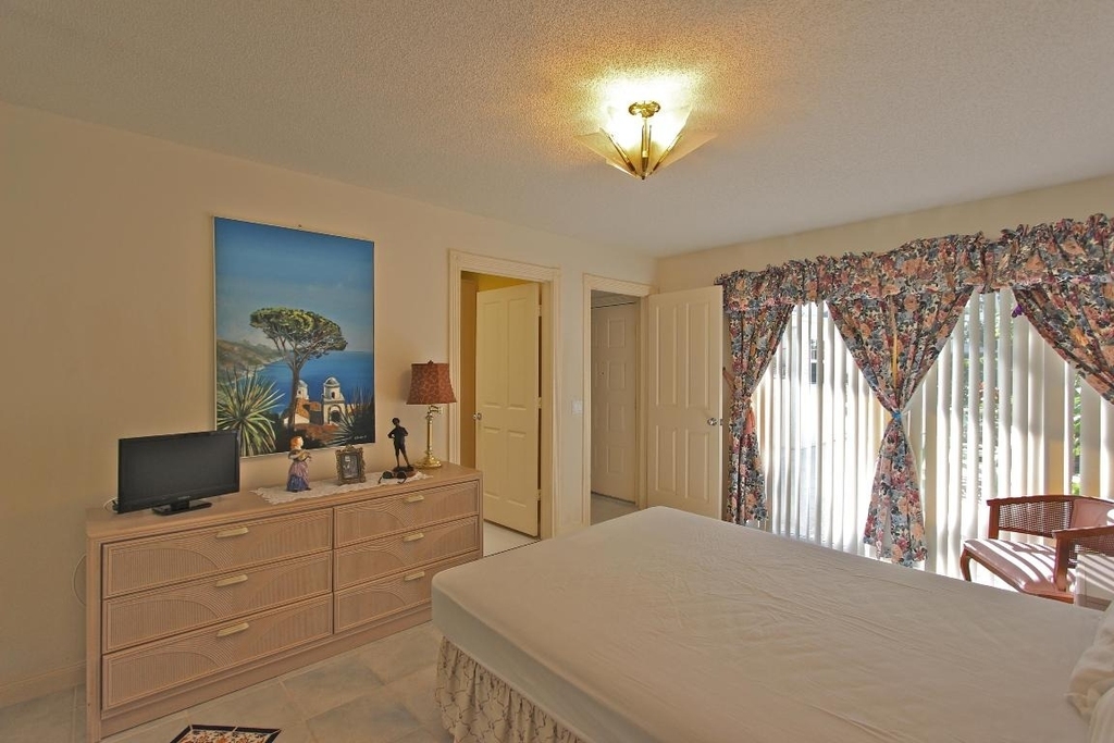 10201 Chapman Oak Court - Photo 11