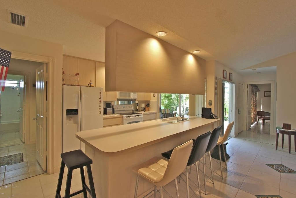 10201 Chapman Oak Court - Photo 6
