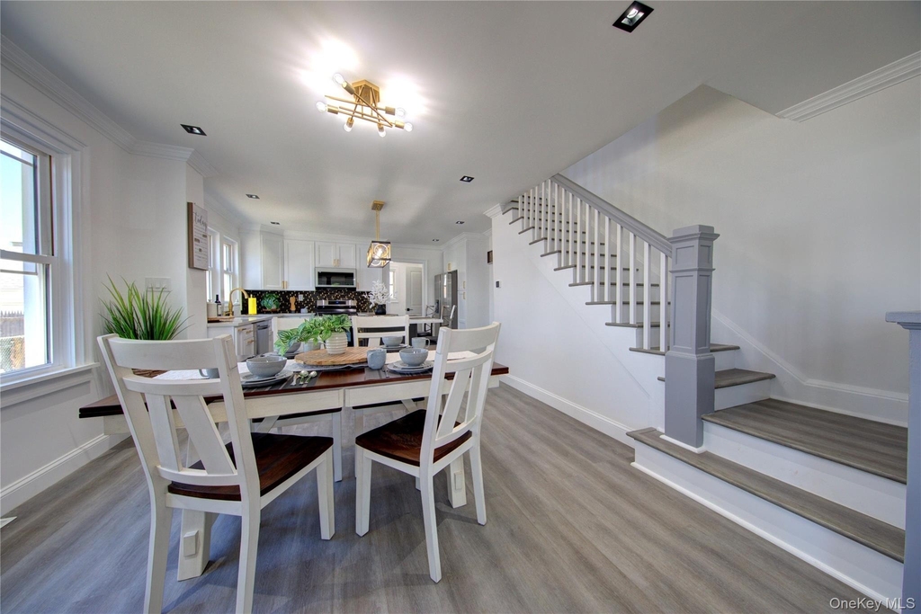 16 Roosevelt Avenue - Photo 4
