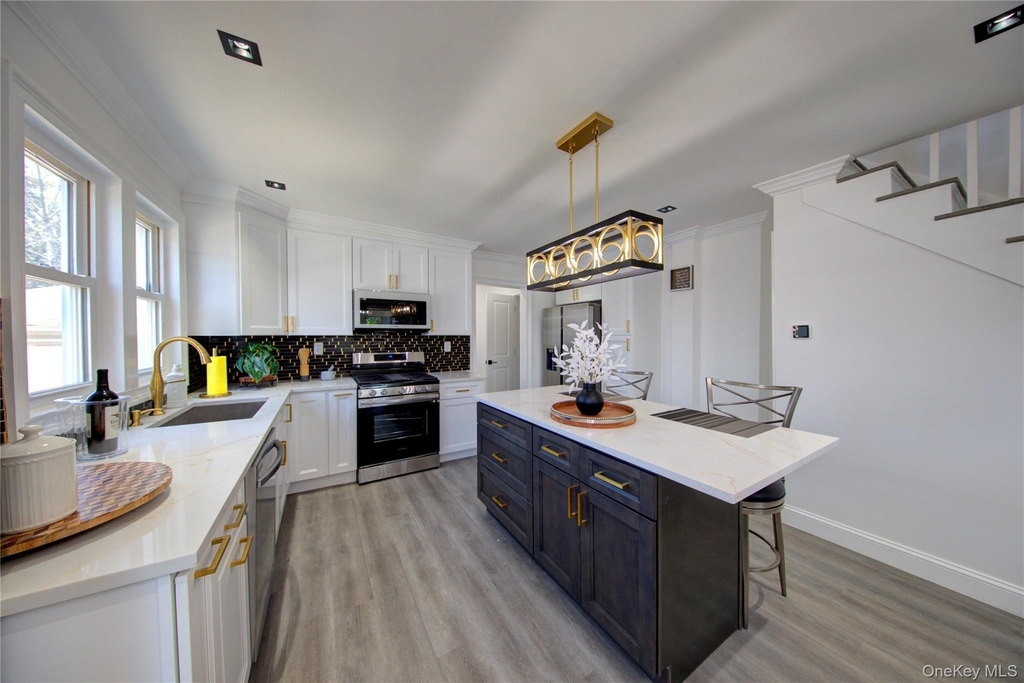 16 Roosevelt Avenue - Photo 5