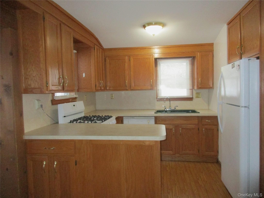 44 1/2 Academy Avenue - Photo 1