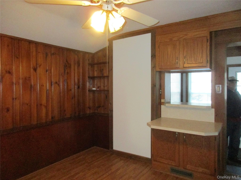 44 1/2 Academy Avenue - Photo 2