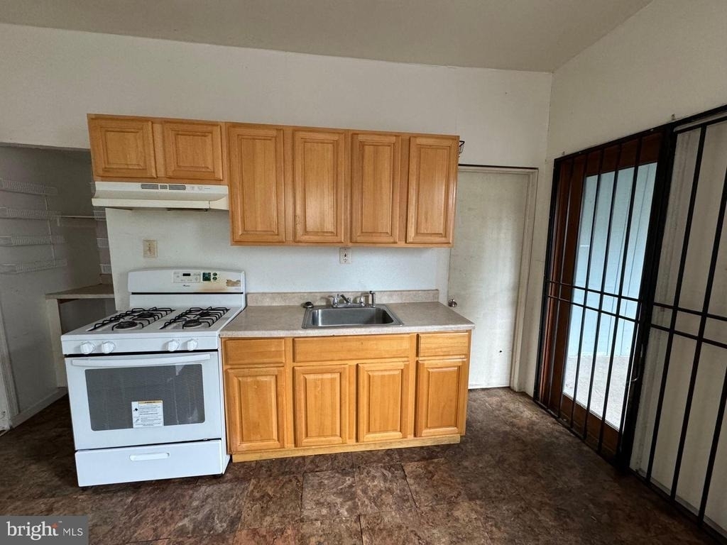 1016 Pine Street - Photo 1