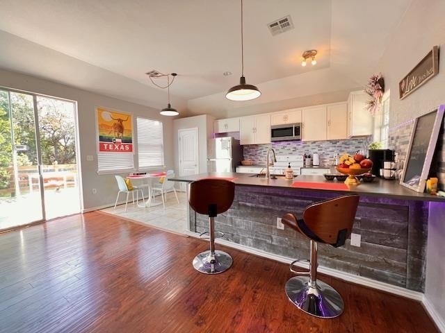 1104 Blueridge Dr - Photo 3