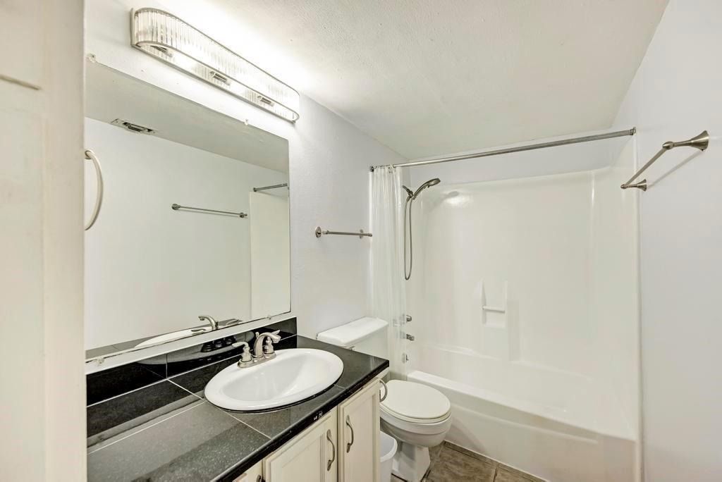 1000 W 26 St - Photo 9