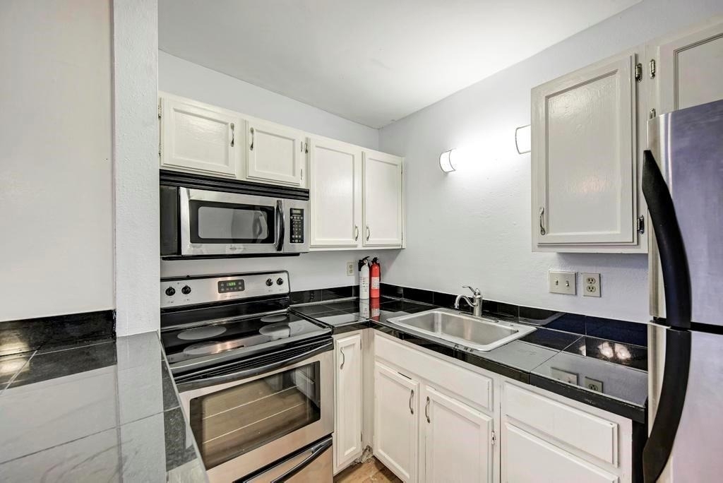 1000 W 26 St - Photo 6