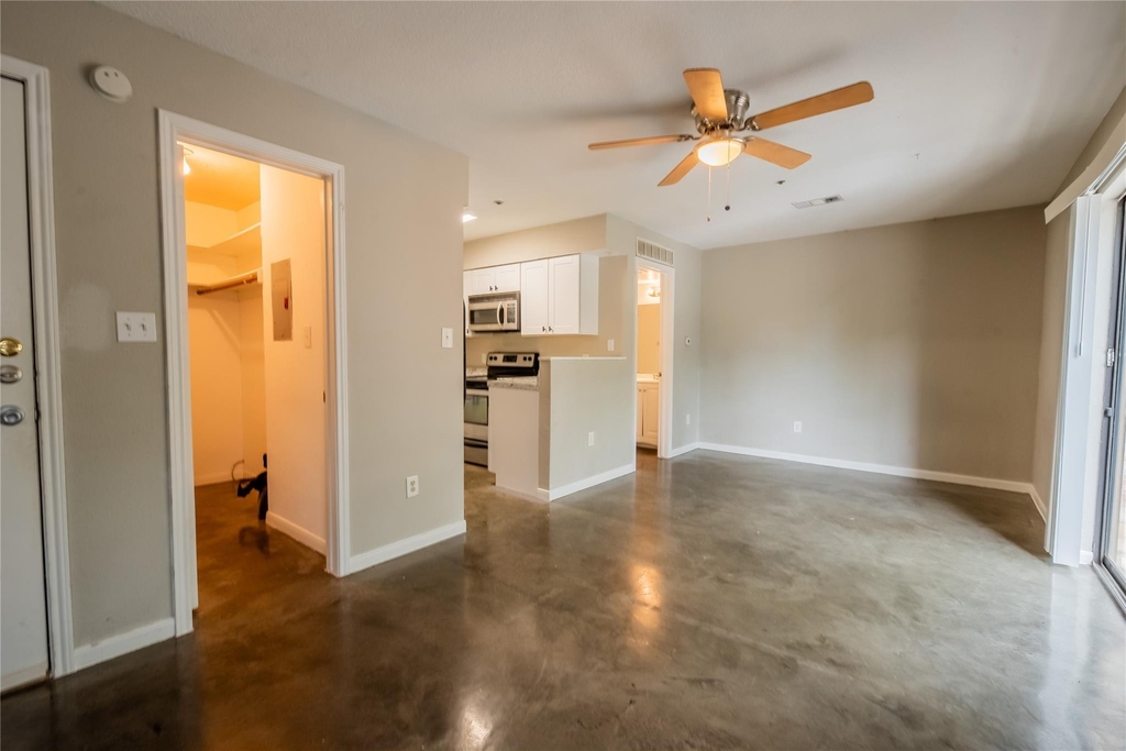 1013 W 23rd St - Photo 1