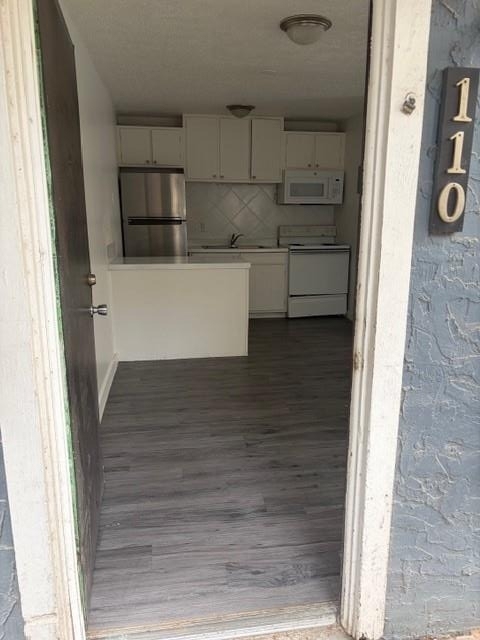 1300 Parker Ln - Photo 0