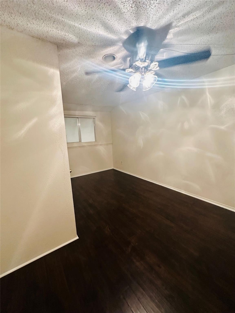 2401 Leon St - Photo 21
