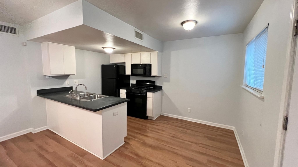 2301 Ohlen Rd - Photo 2
