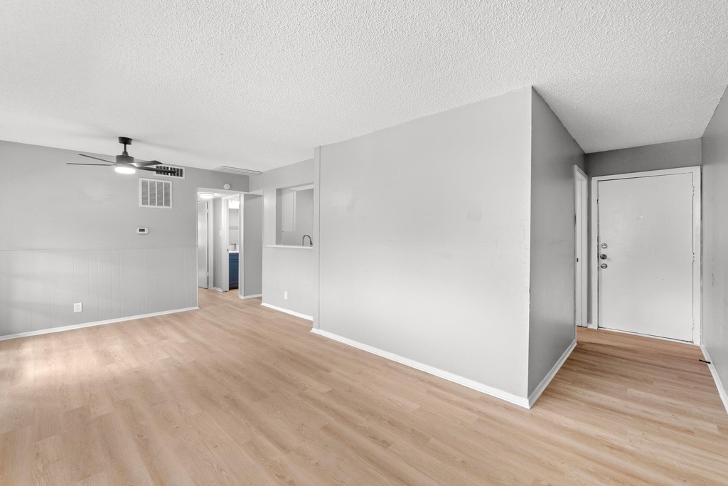 8903 Parkfield Dr - Photo 2