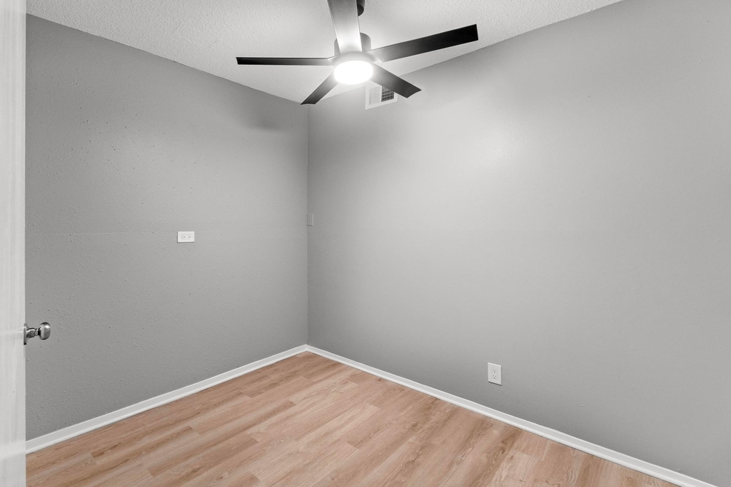 8903 Parkfield Dr - Photo 8