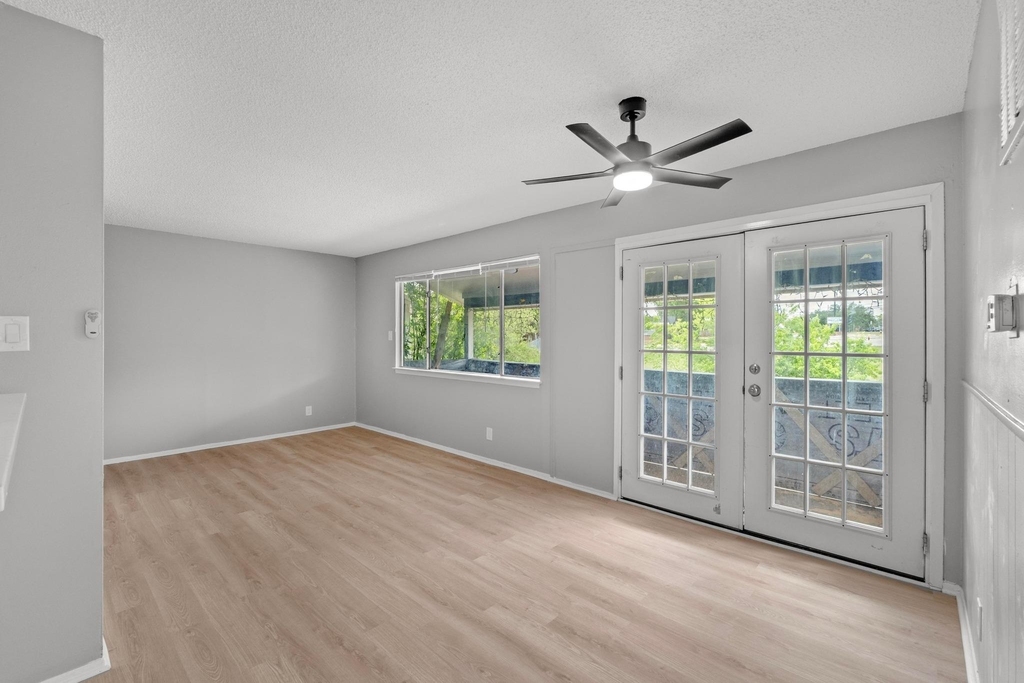 8903 Parkfield Dr - Photo 4