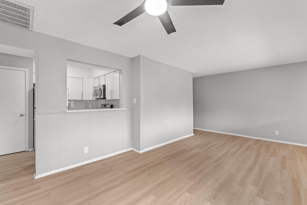 8903 Parkfield Dr - Photo 3