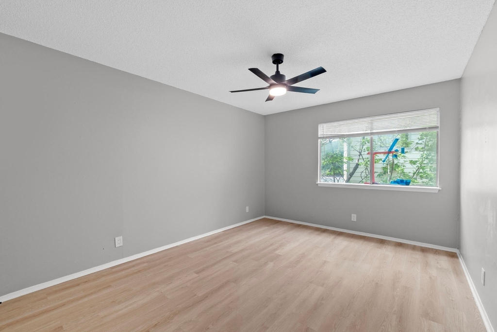 8903 Parkfield Dr - Photo 5