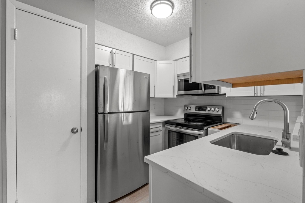 8903 Parkfield Dr - Photo 1